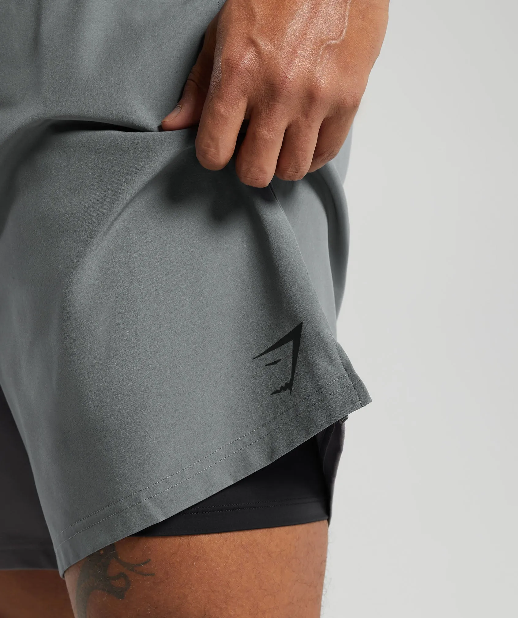 Gymshark Land to Water 6" Shorts - Pitch Grey