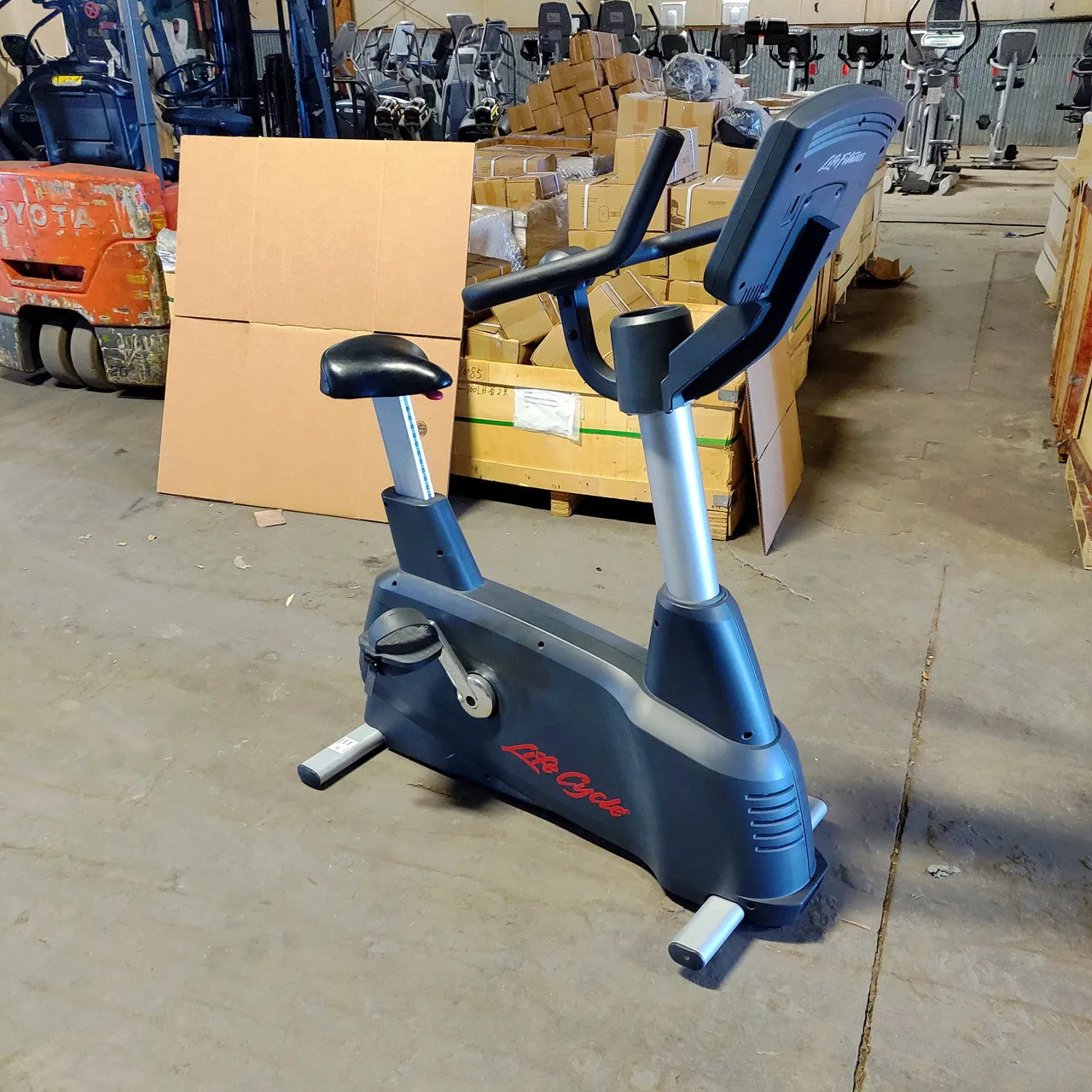 Life Fitness Upright Exercise Bike Activate Series