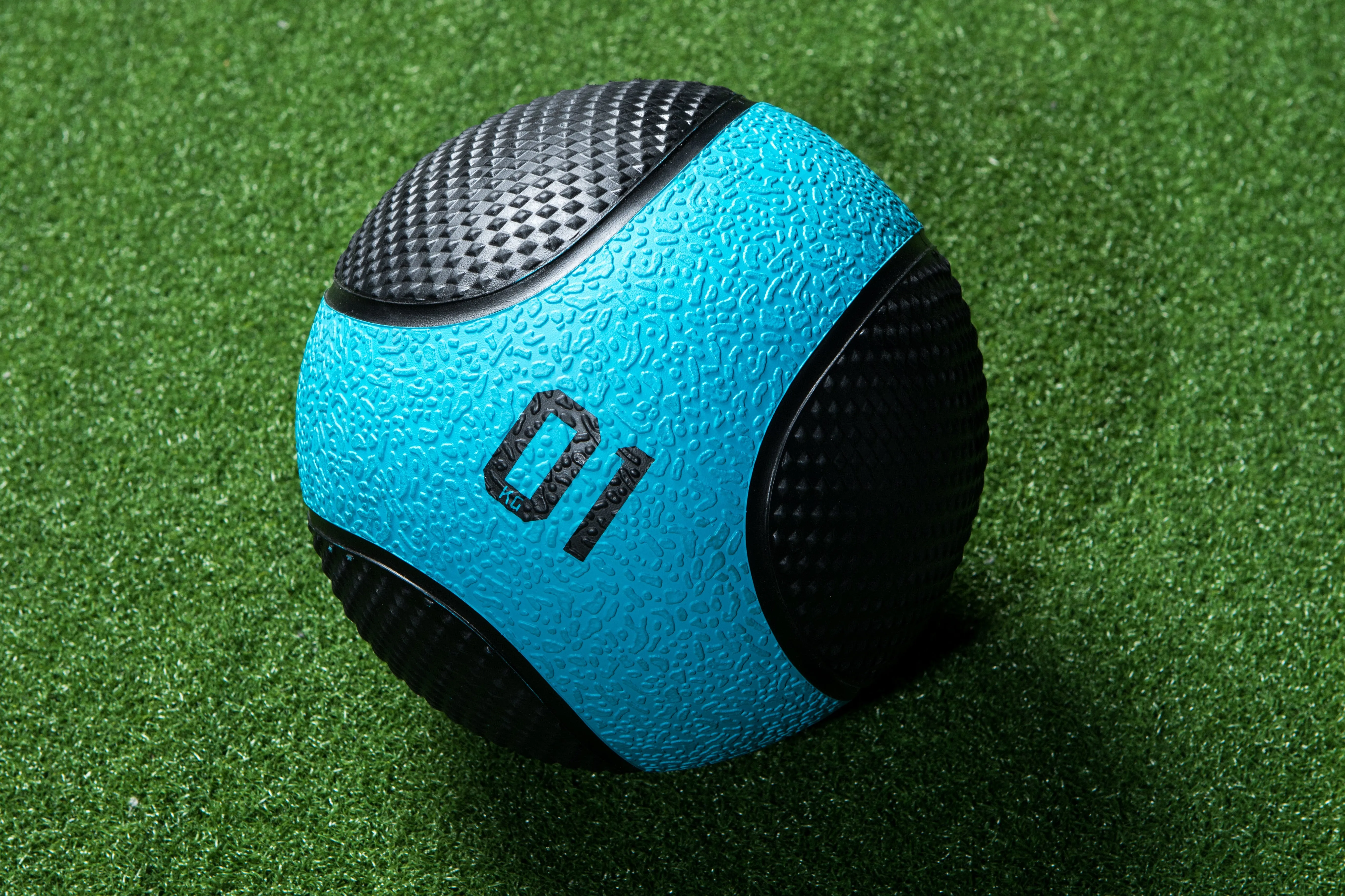 Live Up Solid Medicine Ball (1Kg)