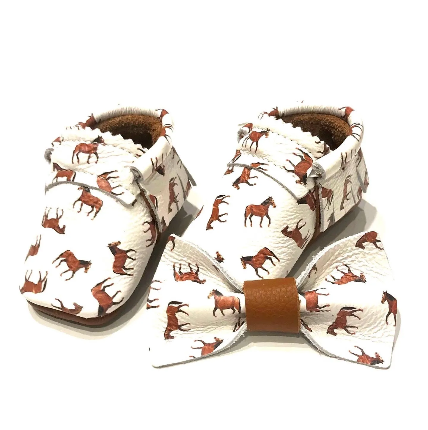 Mishmoccs Saddle Up no Fringe Horse Moccosins