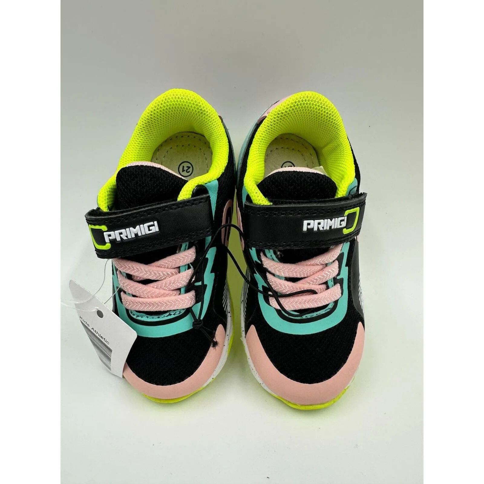 Small Kid Size 6, 90s Style Casual Sneakers