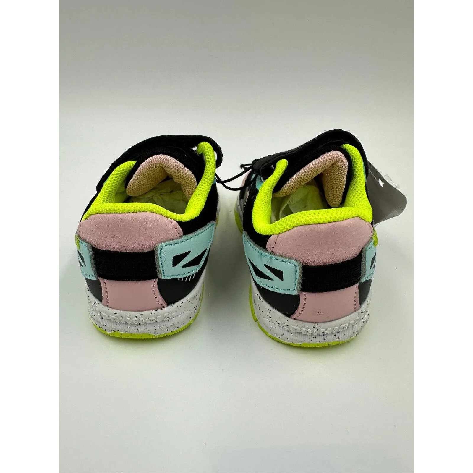 Small Kid Size 6, 90s Style Casual Sneakers