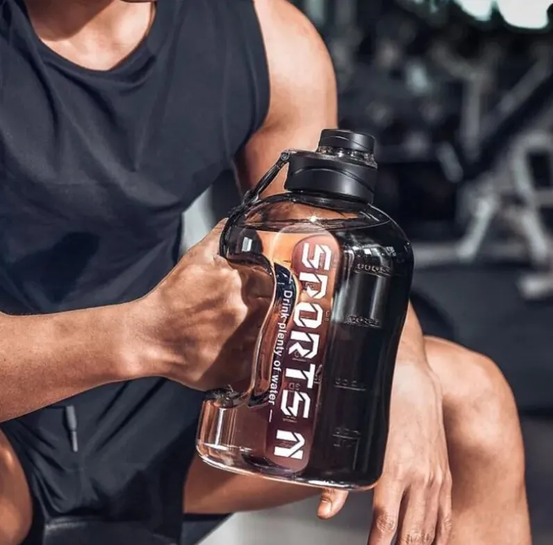 Top Water Bottles for Fitness Enthusiasts